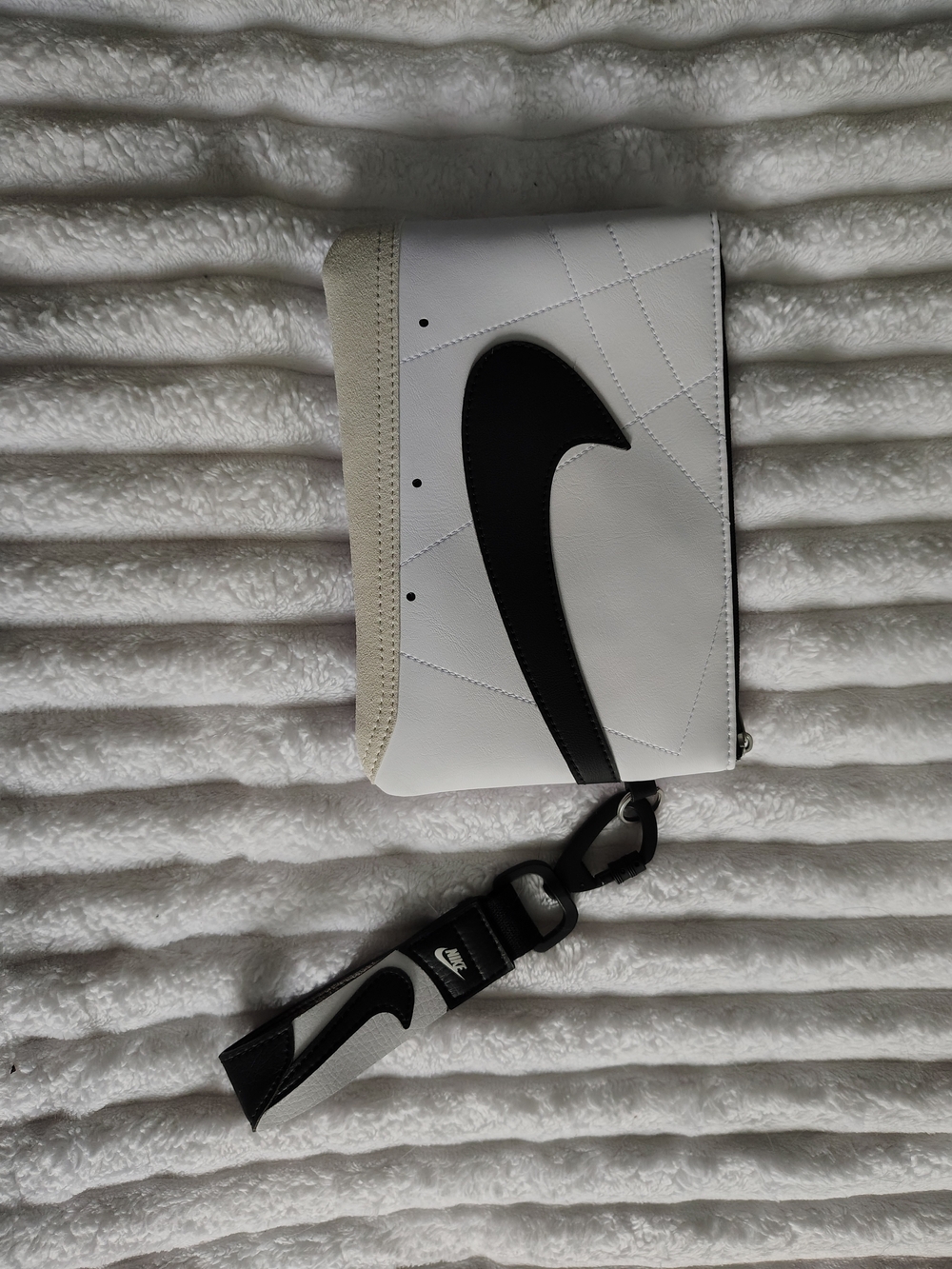 Brand New Nike White and Black Wristlet Pouch With Upgraded Lanyard